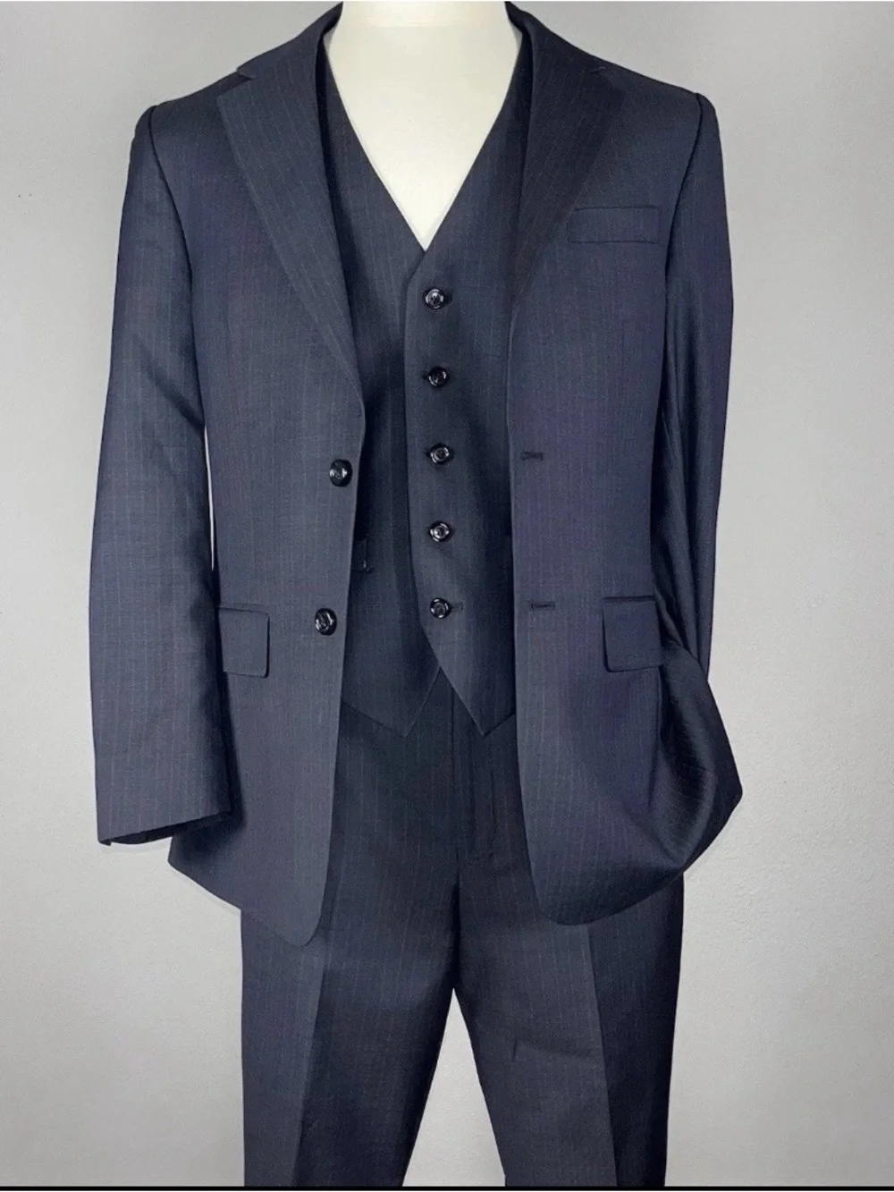 Jos. A. Bank Charcoal Pinstripe Two-Button Suit 39R 33x30
